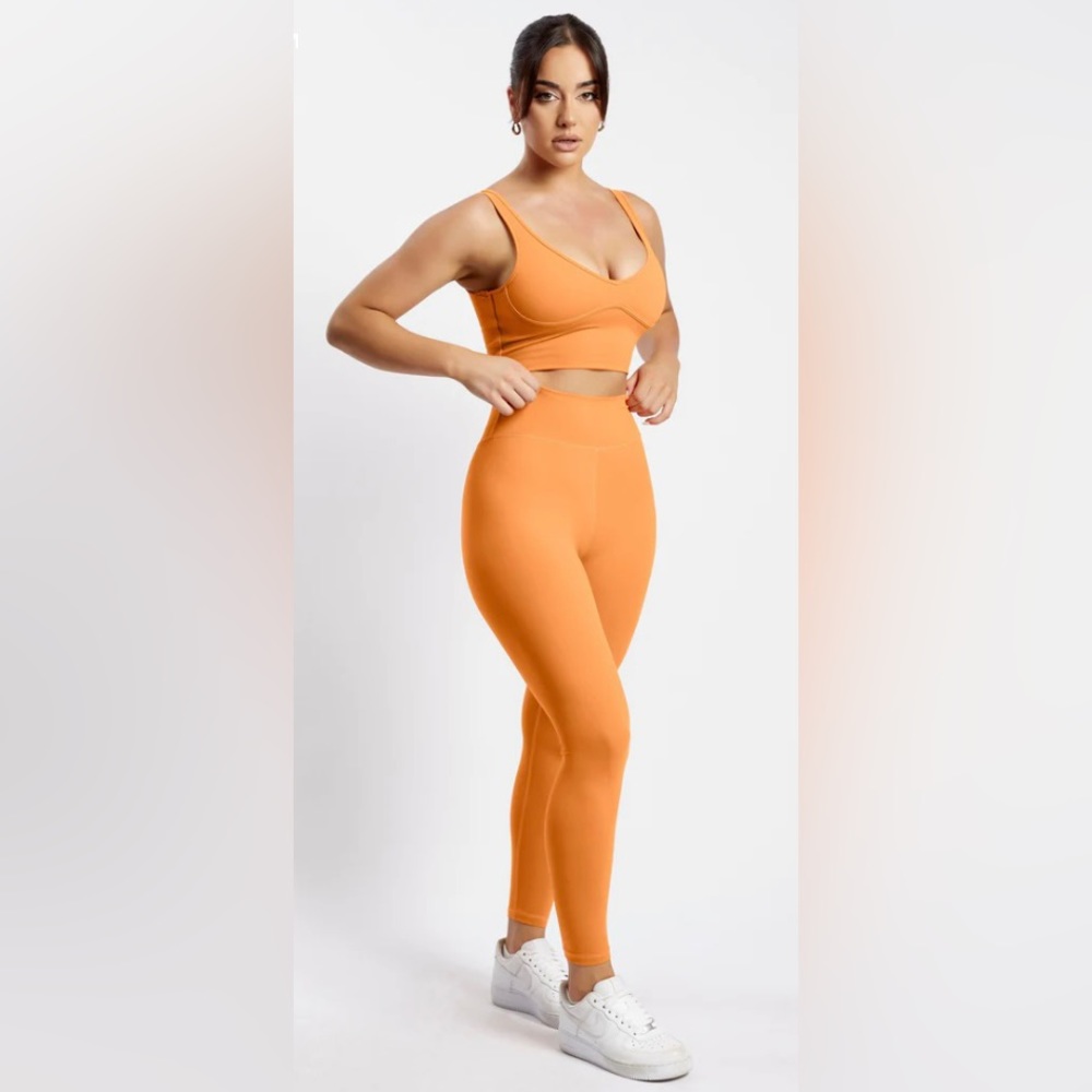 Meshki Venus V Back Leggings - Tangerine